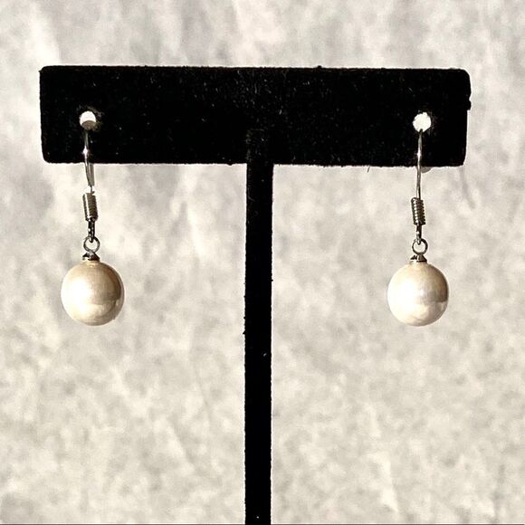 None Jewelry - Dangle faux pearl earrings